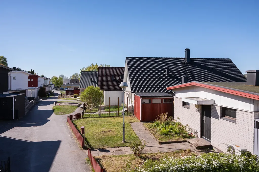 Extérieur - Family House with Development Potential in Åby