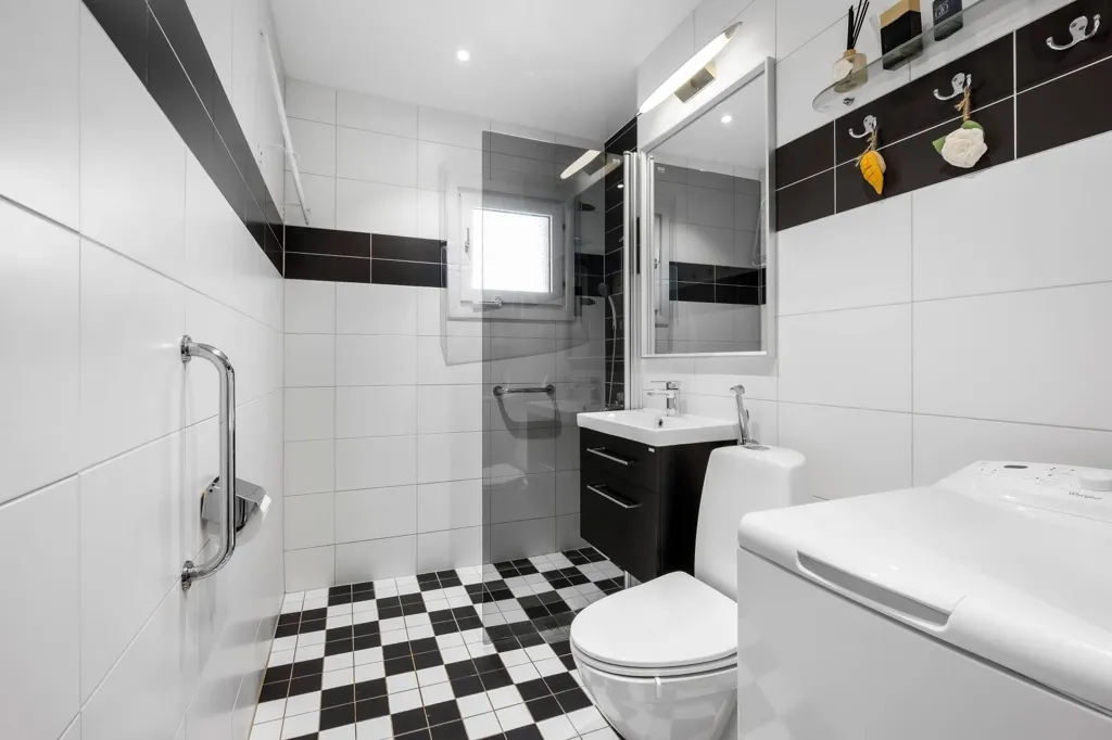 Bagni - Open-Plan Flat with Balcony in Kista
