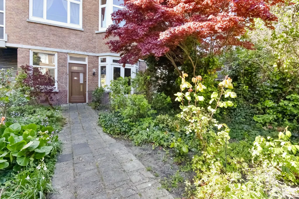Jardin - Bungalow with Extensive Gardens in Den Haag