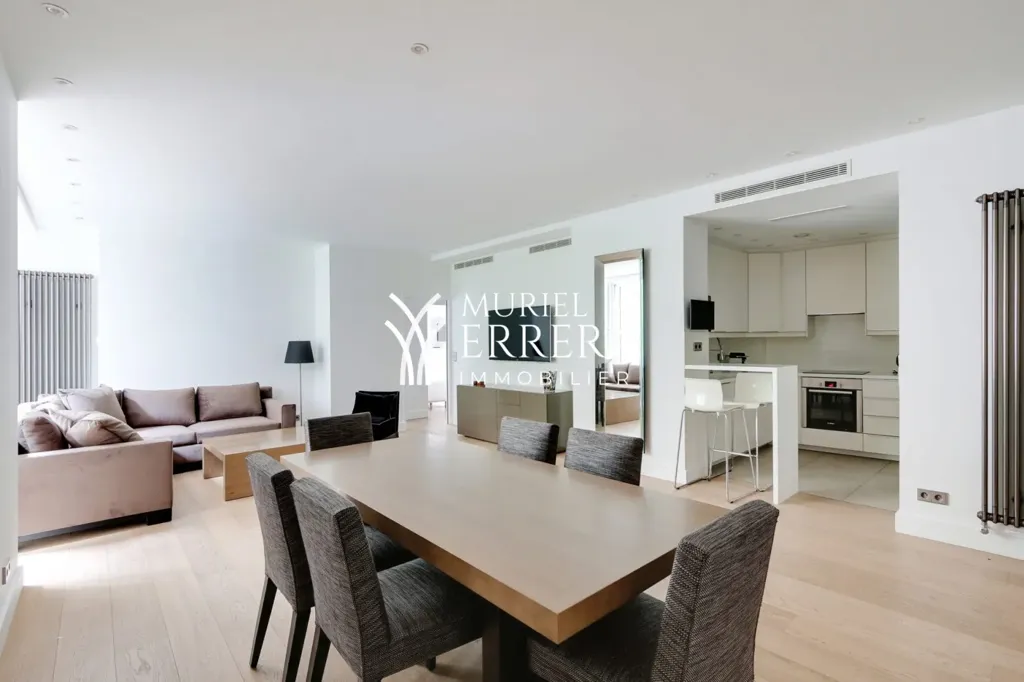 Söögituba - Modern Apartment with Balcony in Avenue Montaigne