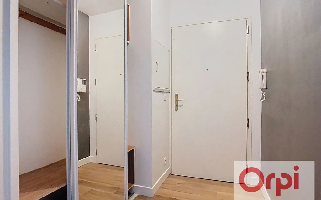 Entrée - Appartement Traversant avec Balcon à Issy-les-Moulineaux