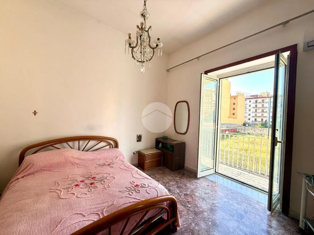 Chambres - 3-Room Apartment with Balcony in Naples