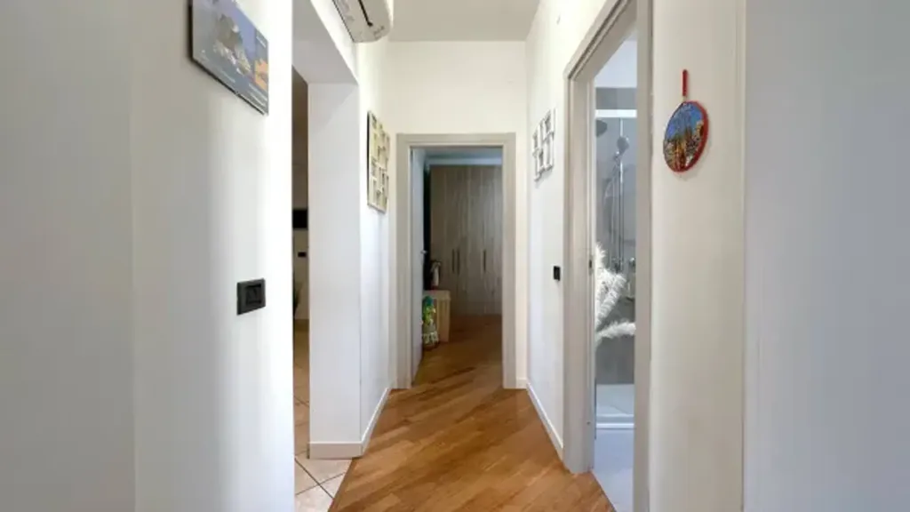 Entrée - Rear-Facing Apartment with Balcony in Carpi