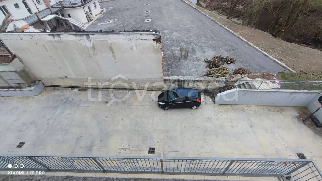 Jardin - Modern Mansard Apartment with Terrace in Neive