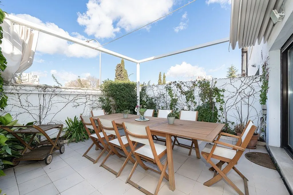 Terrass - Chalet with Pool in Parque Conde de Orgaz