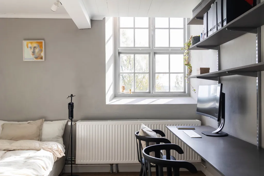 Office - Historic Villa with River View in Norrmannebo