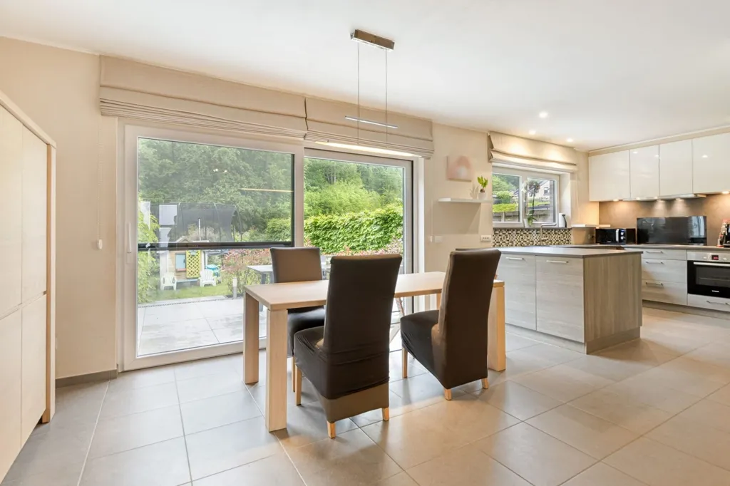 Cuisine - Maison Récemment Construite avec Terrasse à Clabecq
