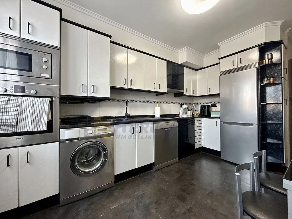 Cucina - Spacious Apartment with Balconies in Itziar