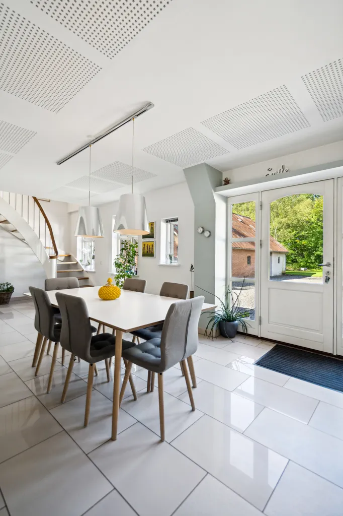 Sala da pranzo - Architect-Designed Farmhouse with Stables in Brande