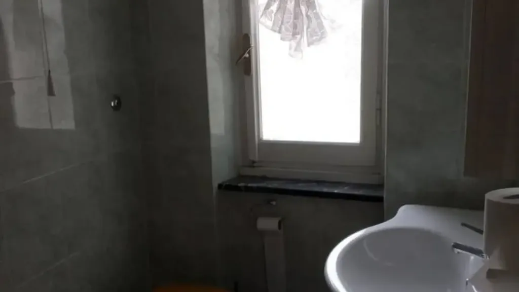 Salles de bain - Bright Triplex with Balcony in Genoa