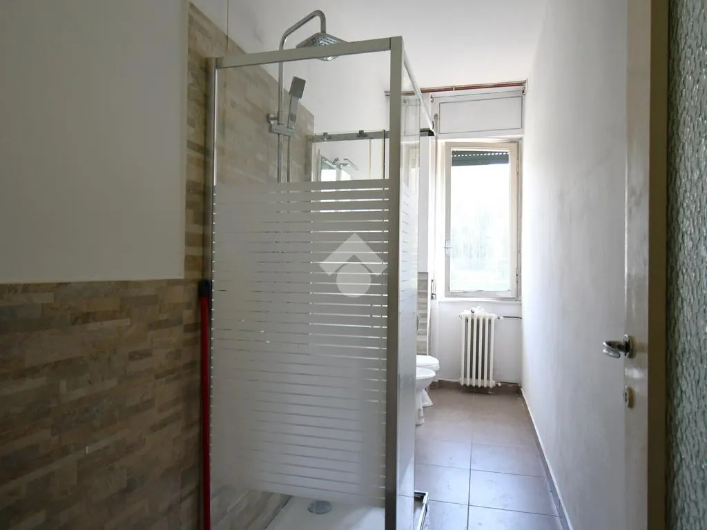 Salles de bain - Bright 3-Room Apartment with Balcony in Como