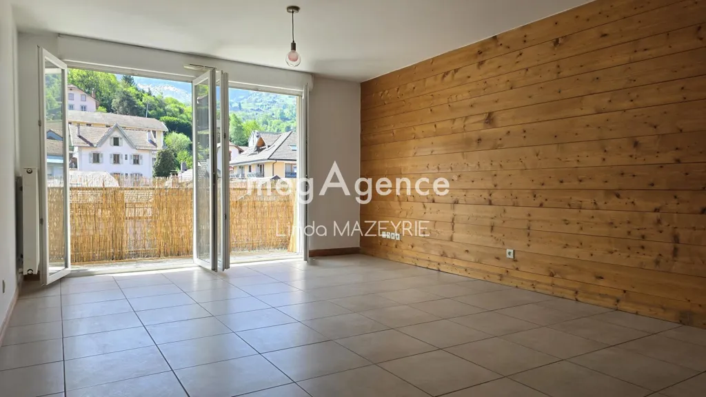 Terrazza - 3-Room Apartment with Mountain View in Sallanches Centre