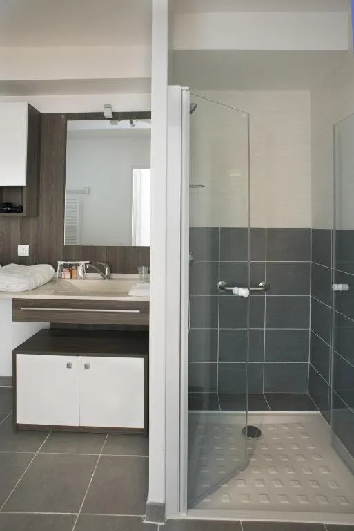 Vannitoad - Senior Residence Apartment with Terrace in Cavaillon