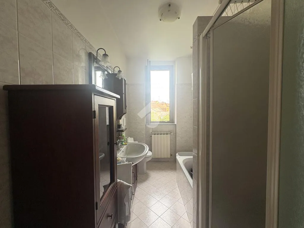 Salles de bain - 3-Room Apartment with Loggia in Landriano