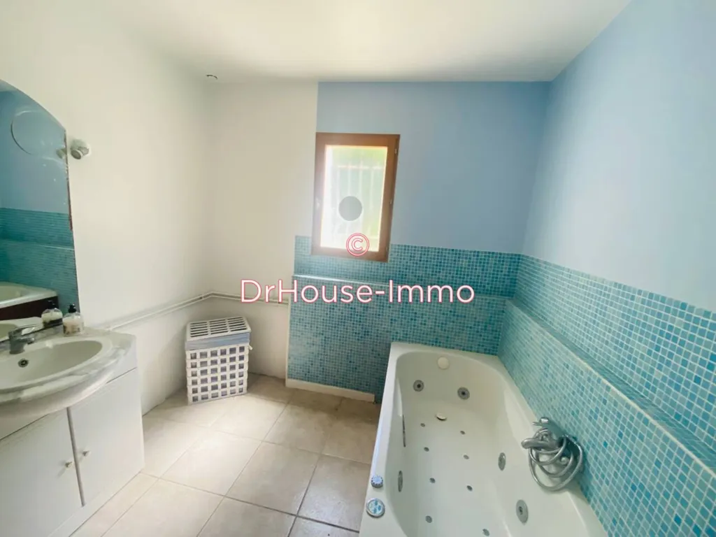Vannitoad - Single-Storey Villa with Views in Greffeil