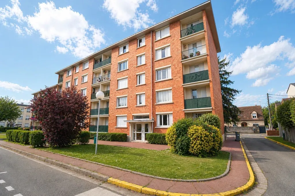 Välivaade - 3-Bedroom Flat with Balcony in Livry-Gargan