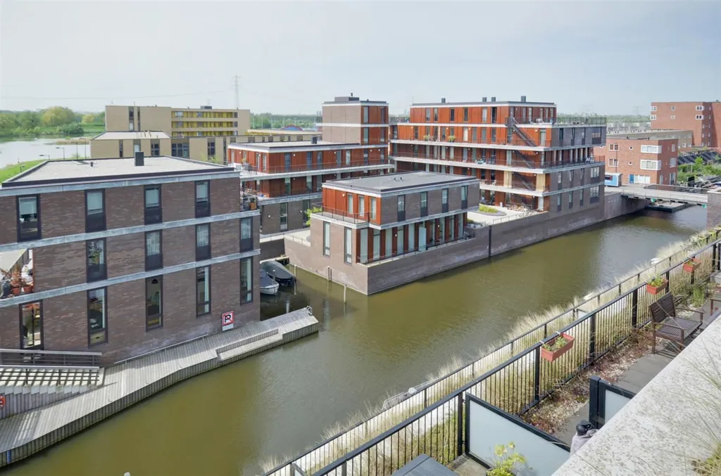 Extérieur - Four-Bedroom Waterfront Apartment in Amsterdam