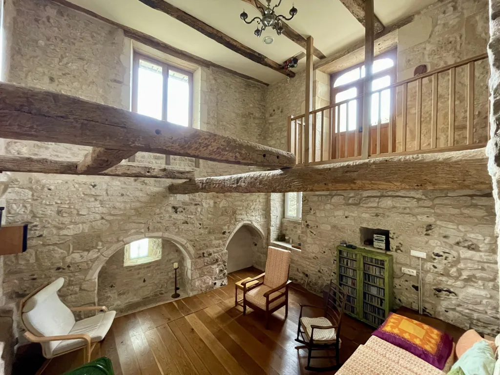 Séjour - Maison Médiévale avec Tour à Charroux