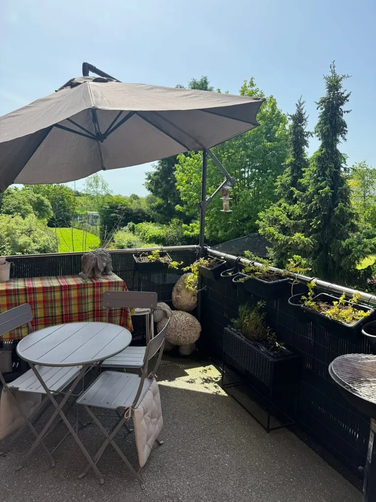 Terrasse - Appartement avec Terrasse dans une Rue Calme à Les Bons Villers