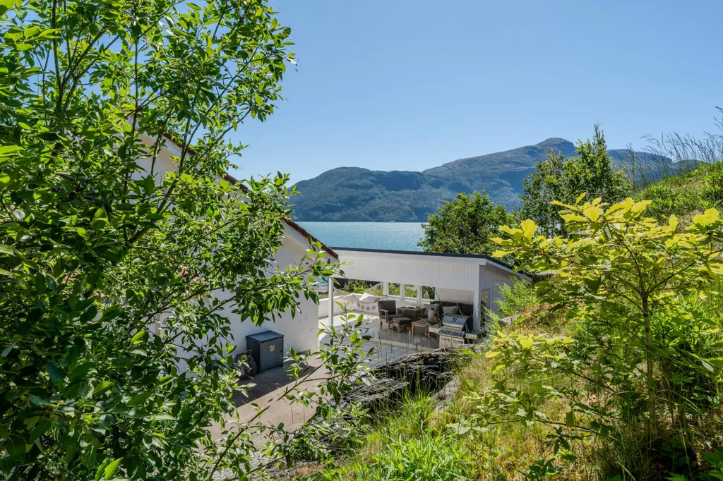 Jardin - Two-Property Retreat with Sea View in Vikedal