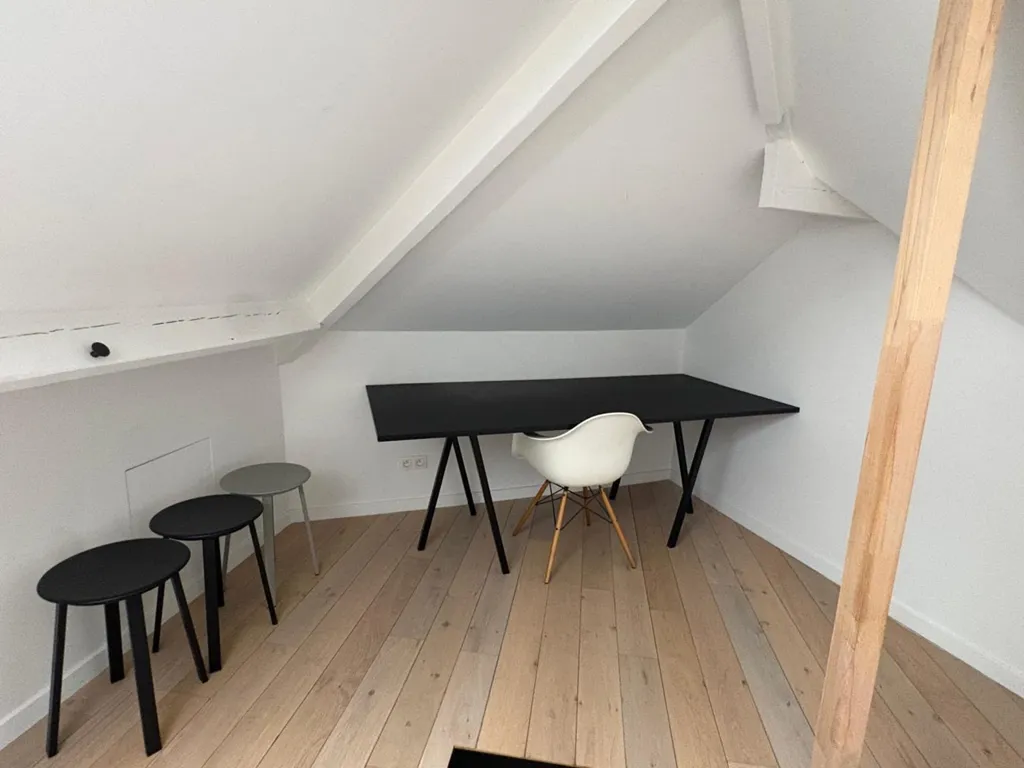 Bureau - Studio Haut de Gamme avec Chambre Séparée à Proximité du Centre-Ville