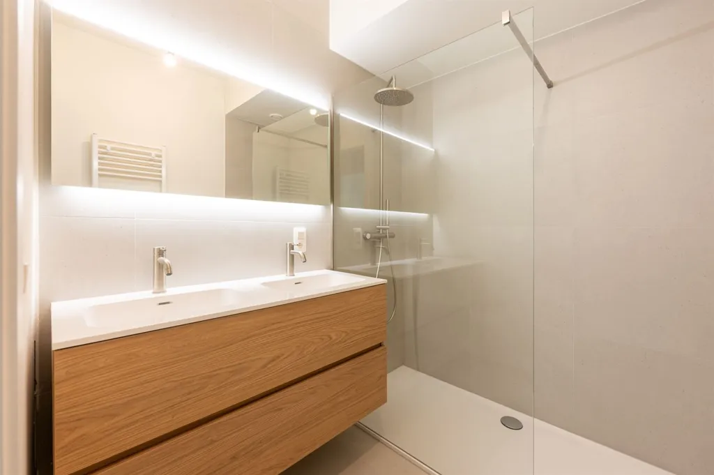 Salles de bain - Duplex Architectural avec Terrasse à Antwerpen