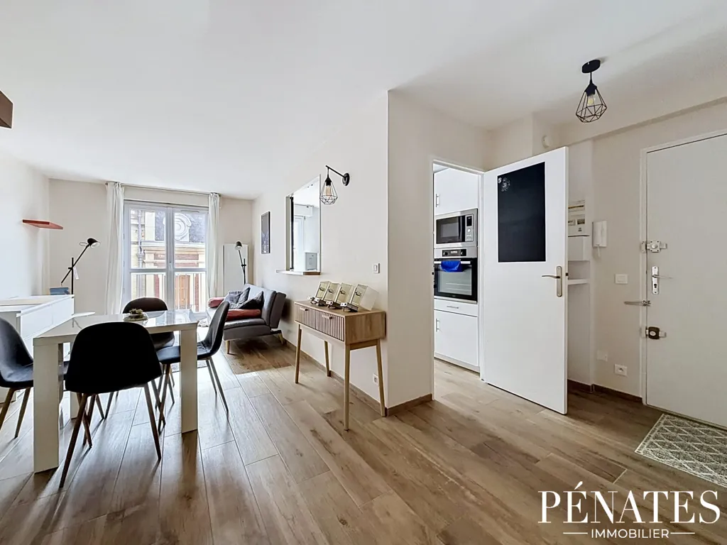 Dining Room - Meubled 2-Bedroom Apartment in Rouen