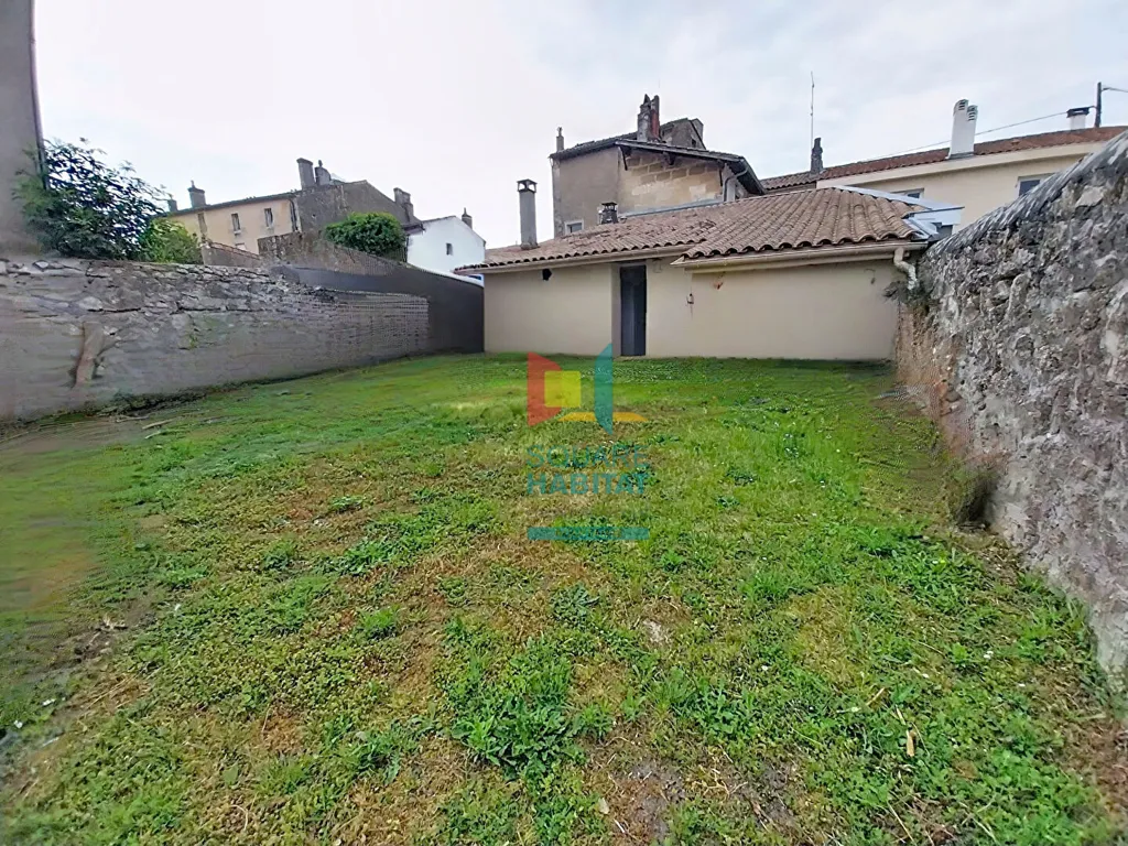 Jardin - Maison en Pierre avec Jardin au Centre de Podensac