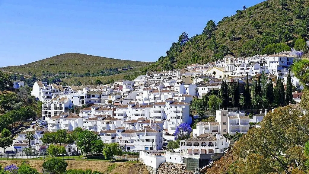 Semi-detached House with Pool in San Roque