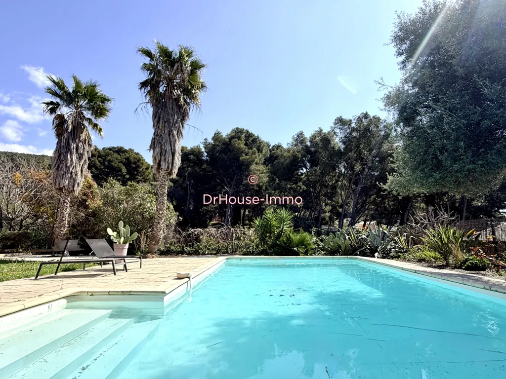 Piscine - Villa avec Piscine et Jardin à Ceyreste