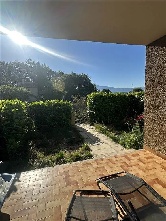 Terrass - 3-Bed Apartment with Terrace in Vaison-la-Romaine