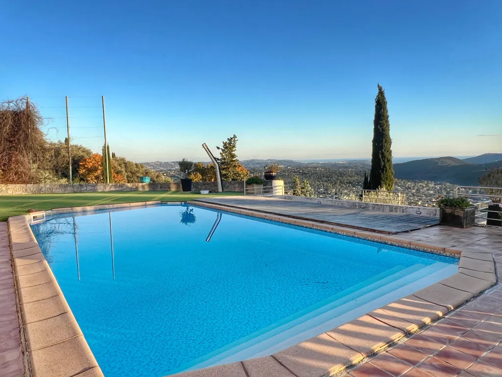 Pool - Luxury Villa with Sea View in Cabris