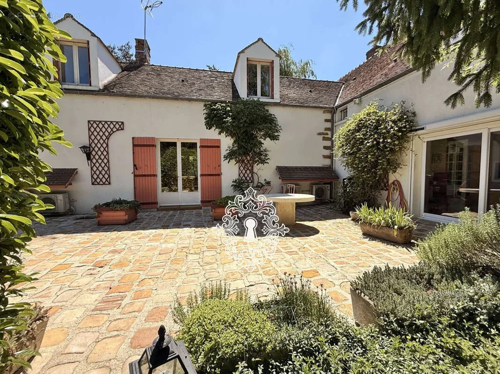 Giardino - Briarde Property with Garden in Yonne