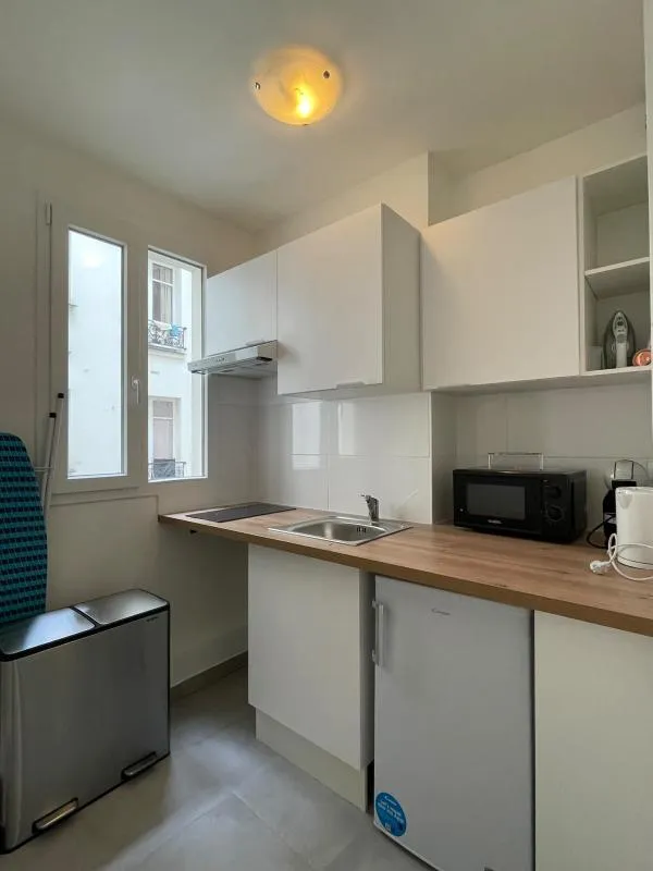 Köök - Studio with Balcony in Paris 18th