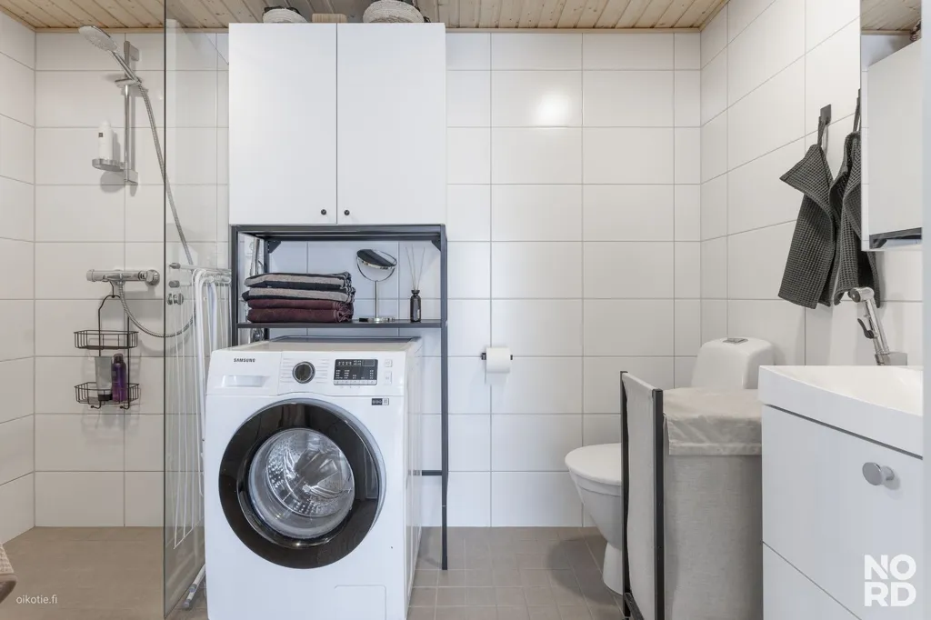 Bathrooms - Modern Terraced House with Sauna in Perusmäki, Espoo