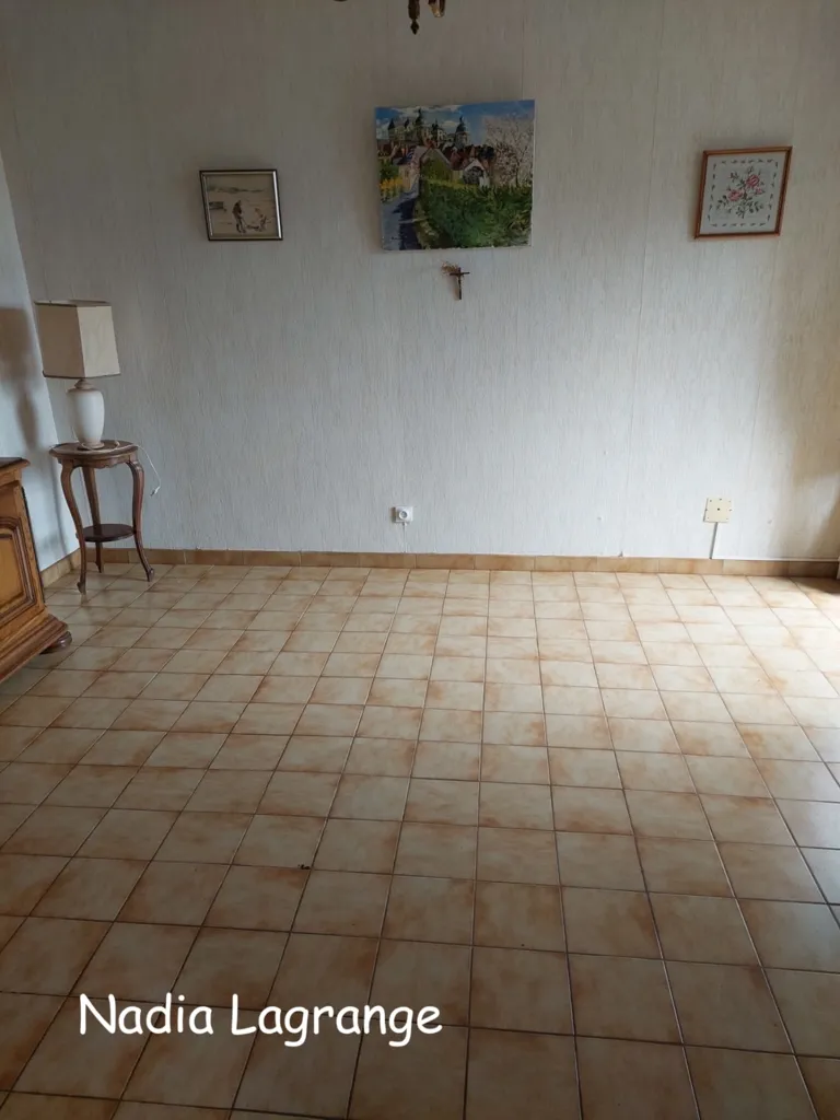 Séjour - Maison en Pierre avec Grange et Hangar au Calme