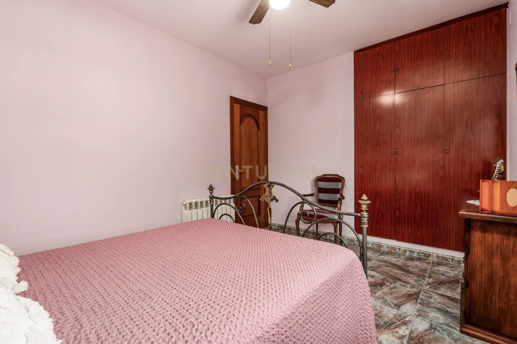 Bedrooms - Independent House with Montserrat Views in Abrera