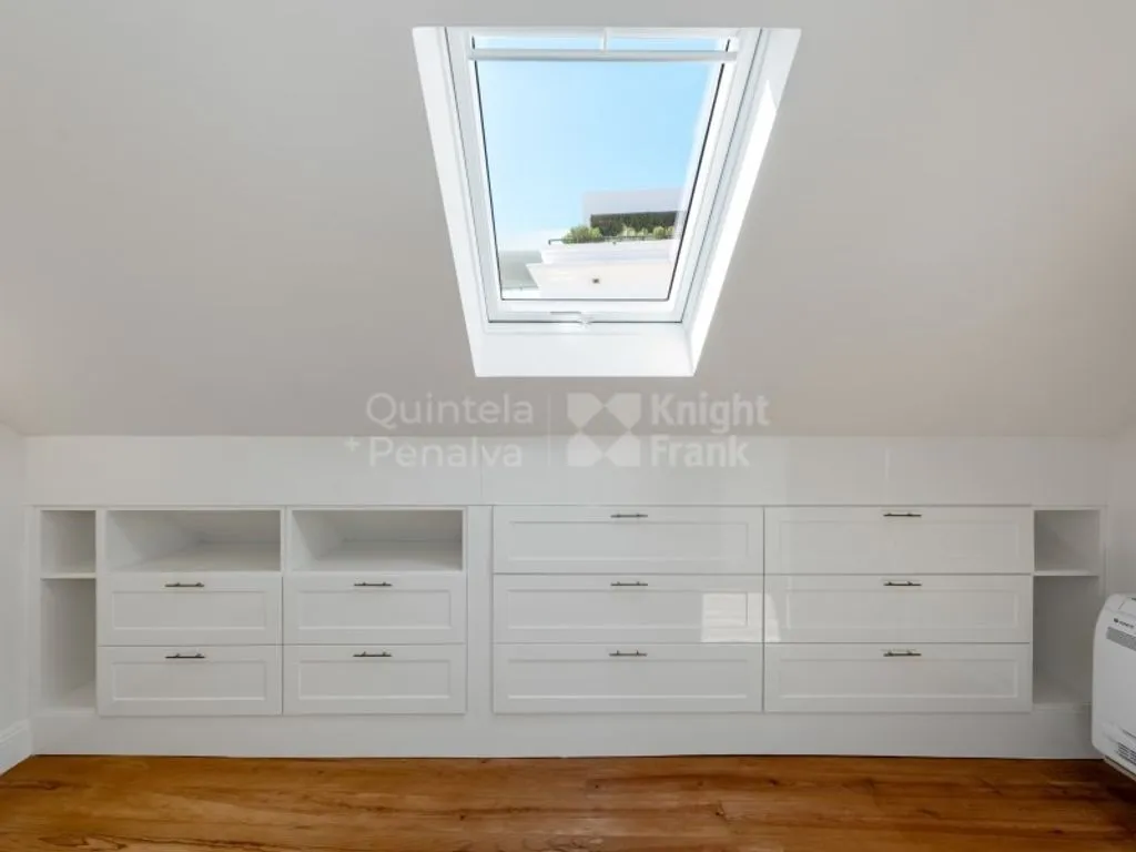 Toad - Refurbished Triplex Flat in Monte Estoril, Cascais