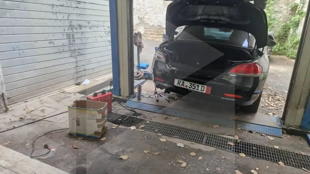 Garage - Garage with Ramp in Ciampino