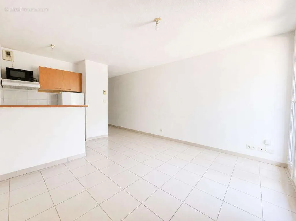 Elutuba - Studio with Balcony in Avignon Agroparc