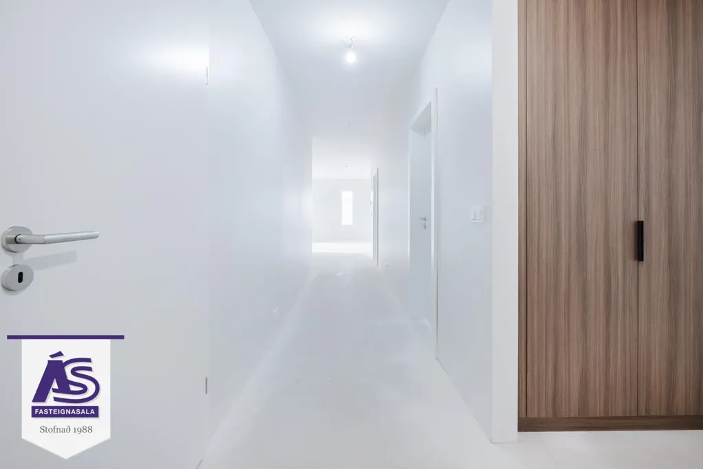 Entrée - New 4-Storey Apartment with Elevator in Hafnarfjörður