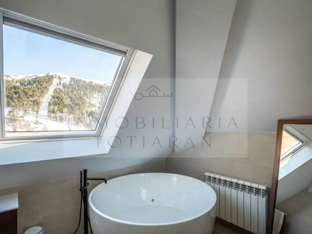 Vannitoad - Luxury Duplex with Ski Access in Tanau