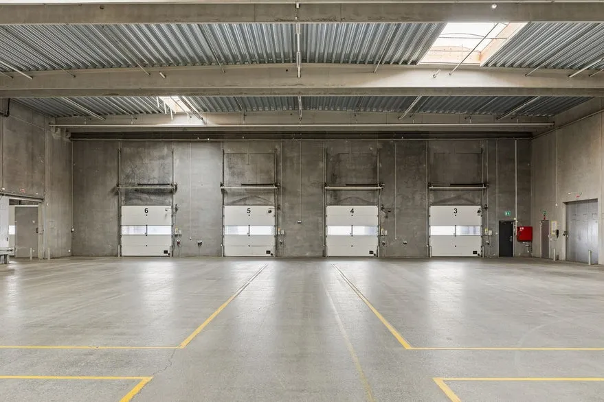 Garage - Logistics Facility with Motorway Access in Køge