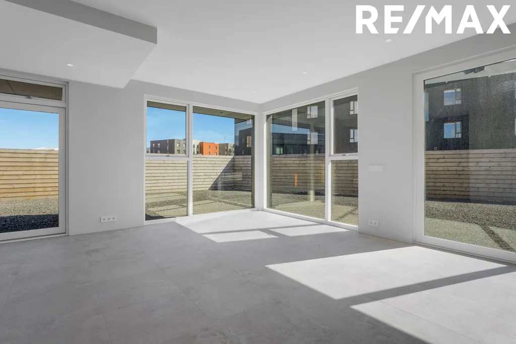 Séjour - Modern Apartment with Garden in Úlfarsárdal