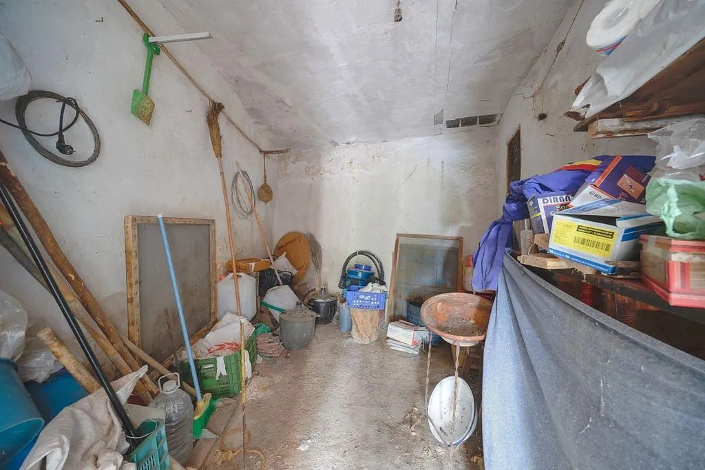 Lavanderia - Rural House with Potential in Fortuna