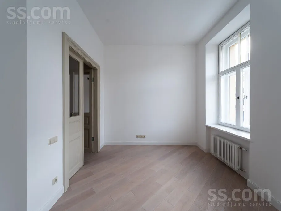 Toad - 2-Bedroom Apartment in Historic Building, Riga Centre