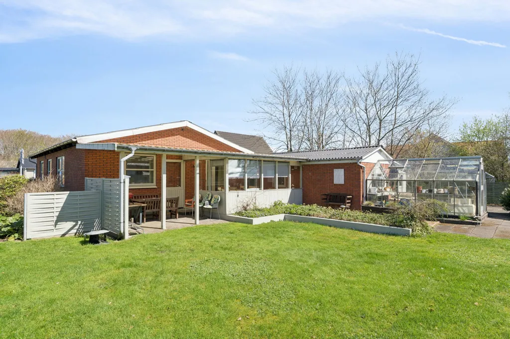 Aed - 1960s Villa with Garden in Sunds