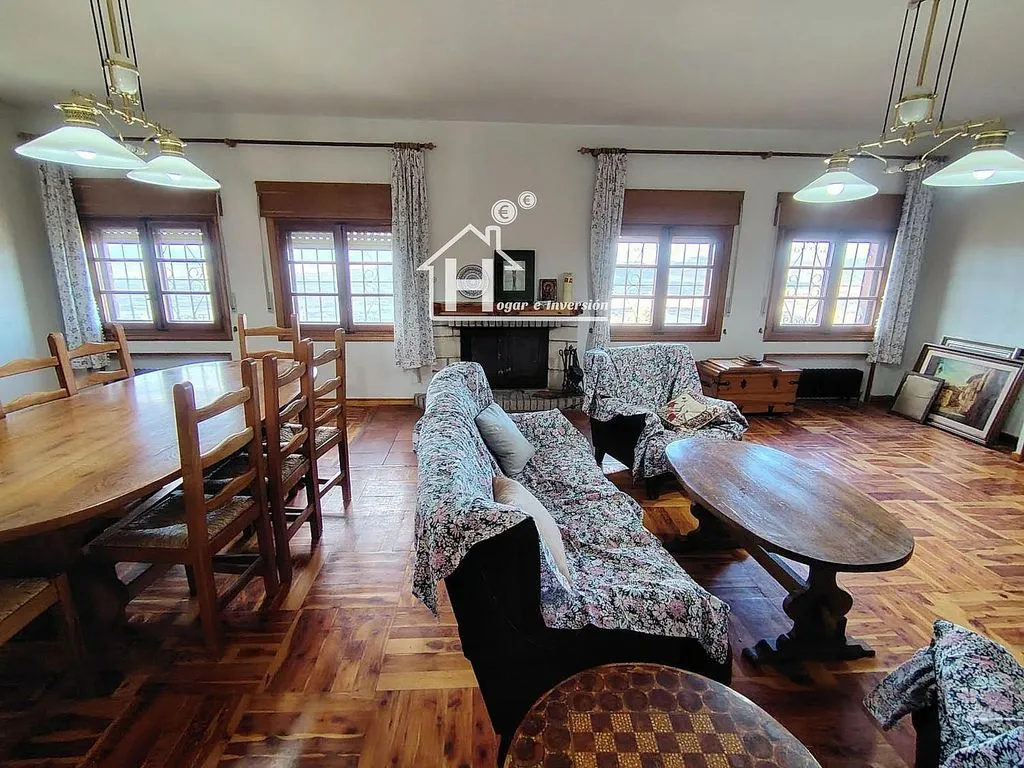 Dining Room - Chalet with Large Plot in Trijueque
