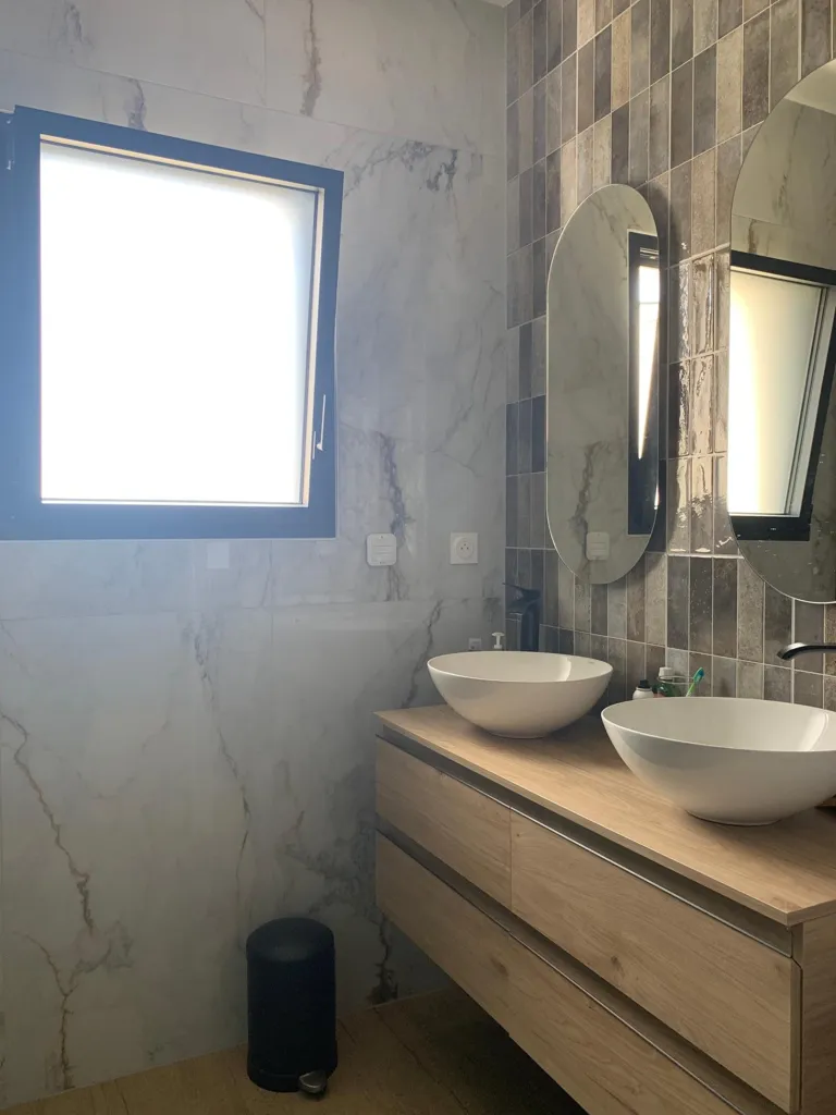 Salles de bain - Maison Contemporaine avec Jardin à Lorient