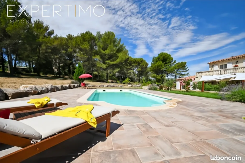 Pool - Luxury Villa with Pool in Rousset